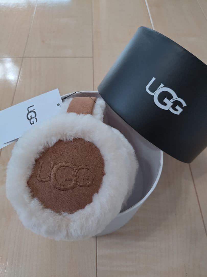 【新品未使用】 UGG アグイヤーマフ2025 正規品　チェスナット