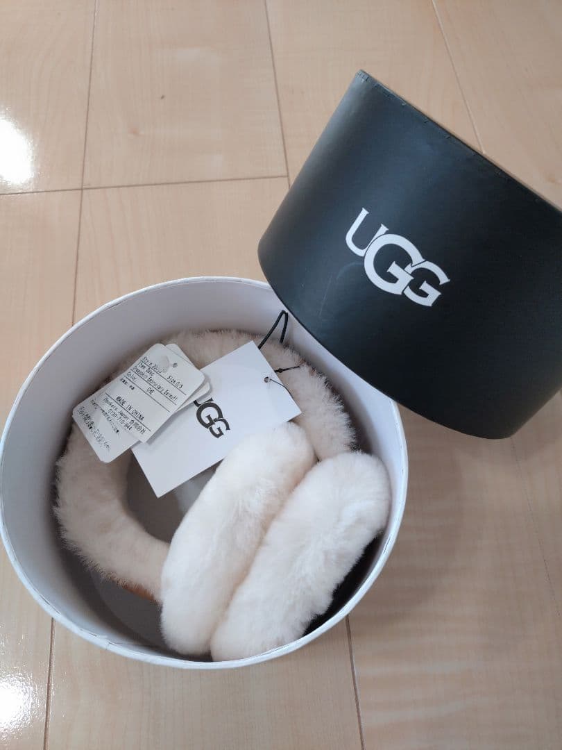 【新品未使用】 UGG アグイヤーマフ2025 正規品　チェスナット