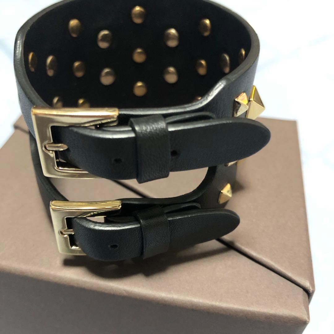 ヴァレンティノ　スタッズ　黒レザーバングル