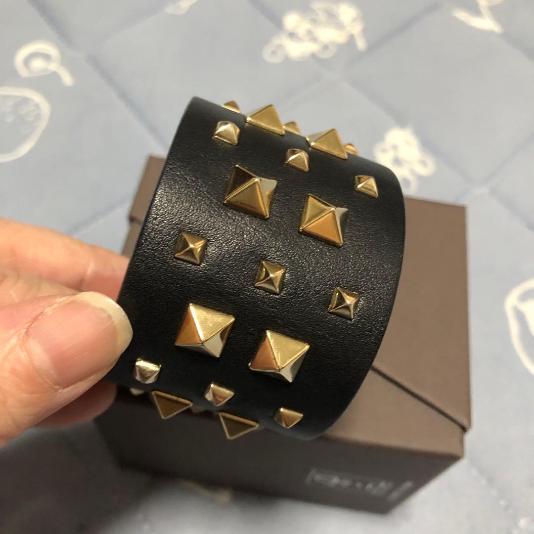 ヴァレンティノ　スタッズ　黒レザーバングル