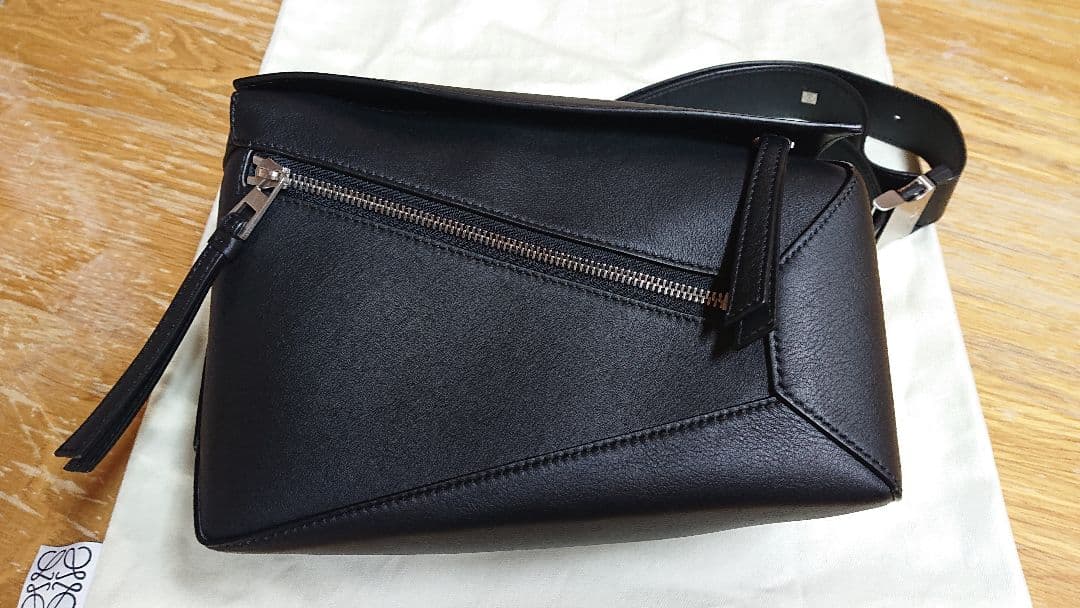 未使用 現行モデル LOEWE ロエベ パズル バムバッグ スモール 黒