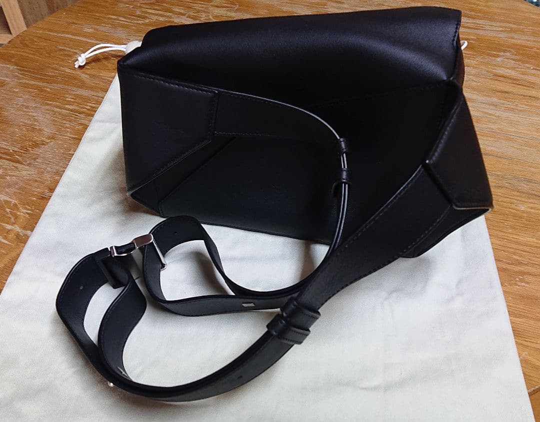 未使用 現行モデル LOEWE ロエベ パズル バムバッグ スモール 黒