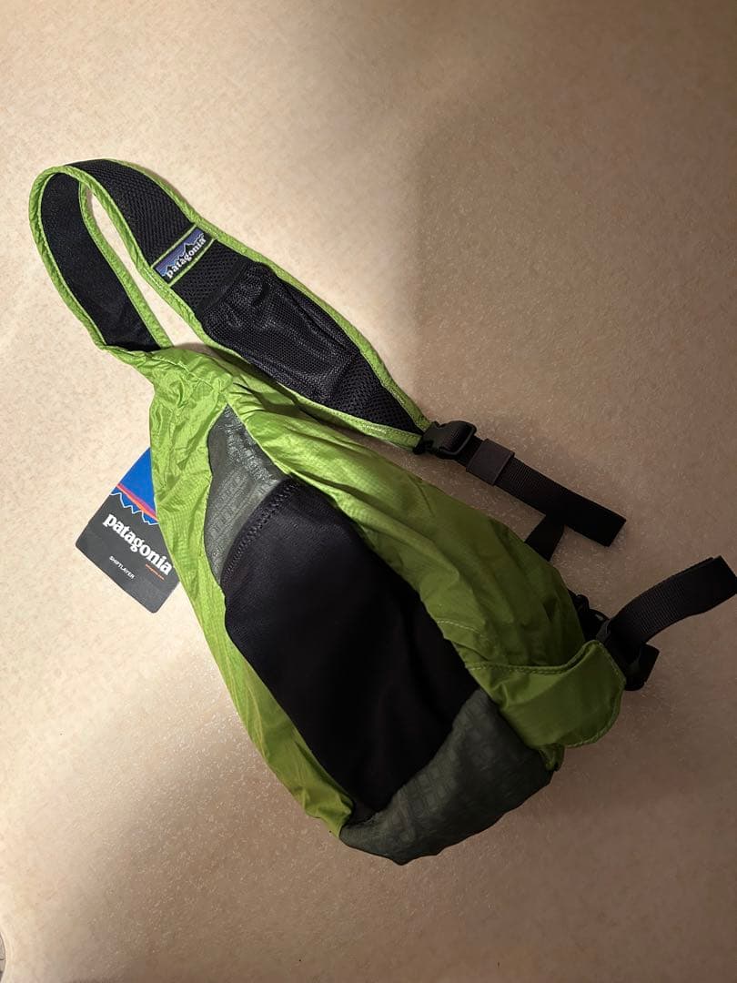 【希少】【新品】patagonia ボディバッグ グリーン