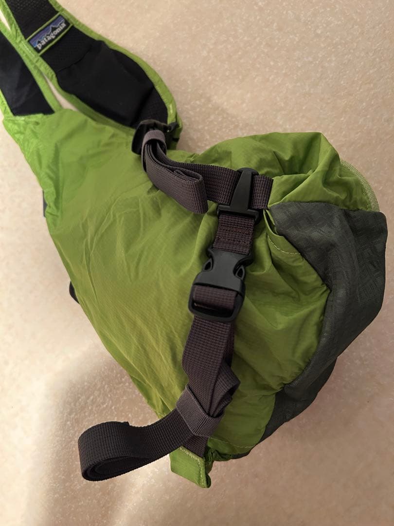 【希少】【新品】patagonia ボディバッグ グリーン