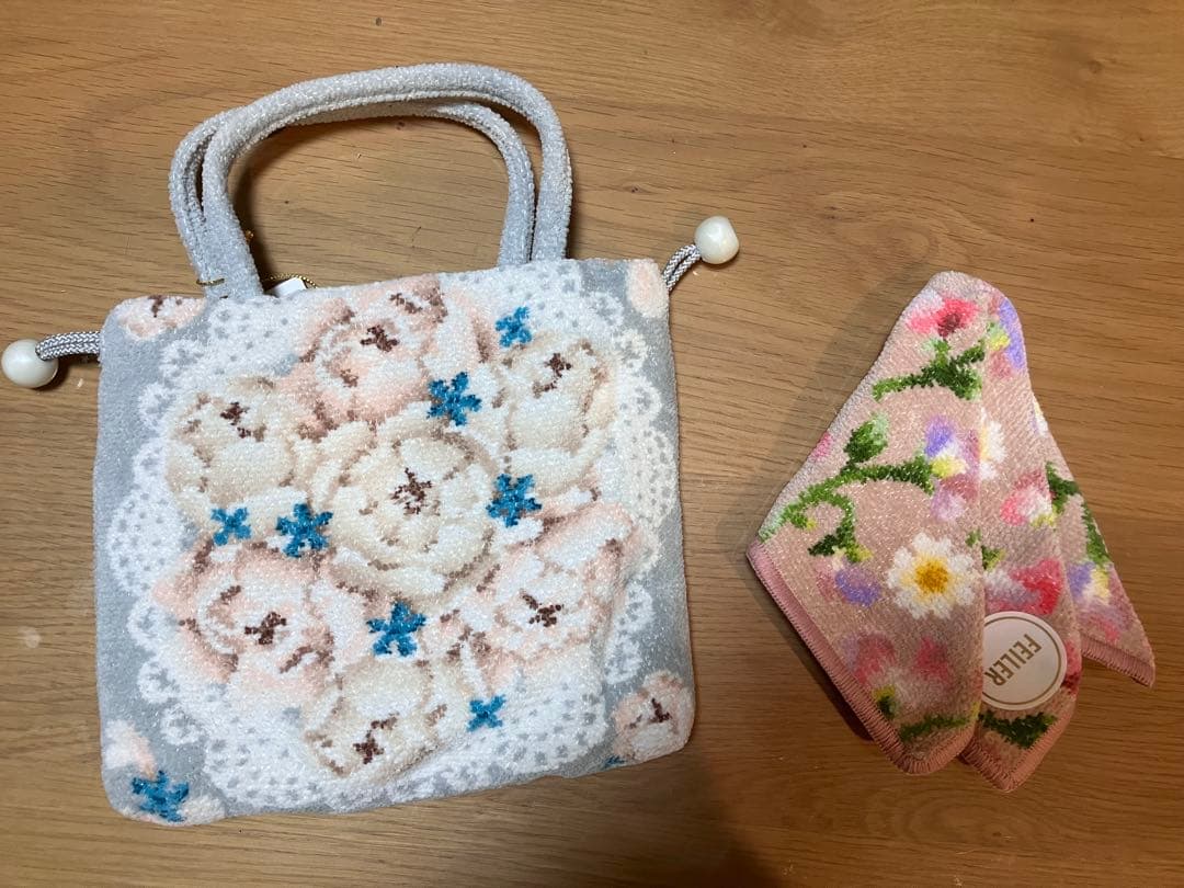 FEILER 花柄ポーチとタオルセット