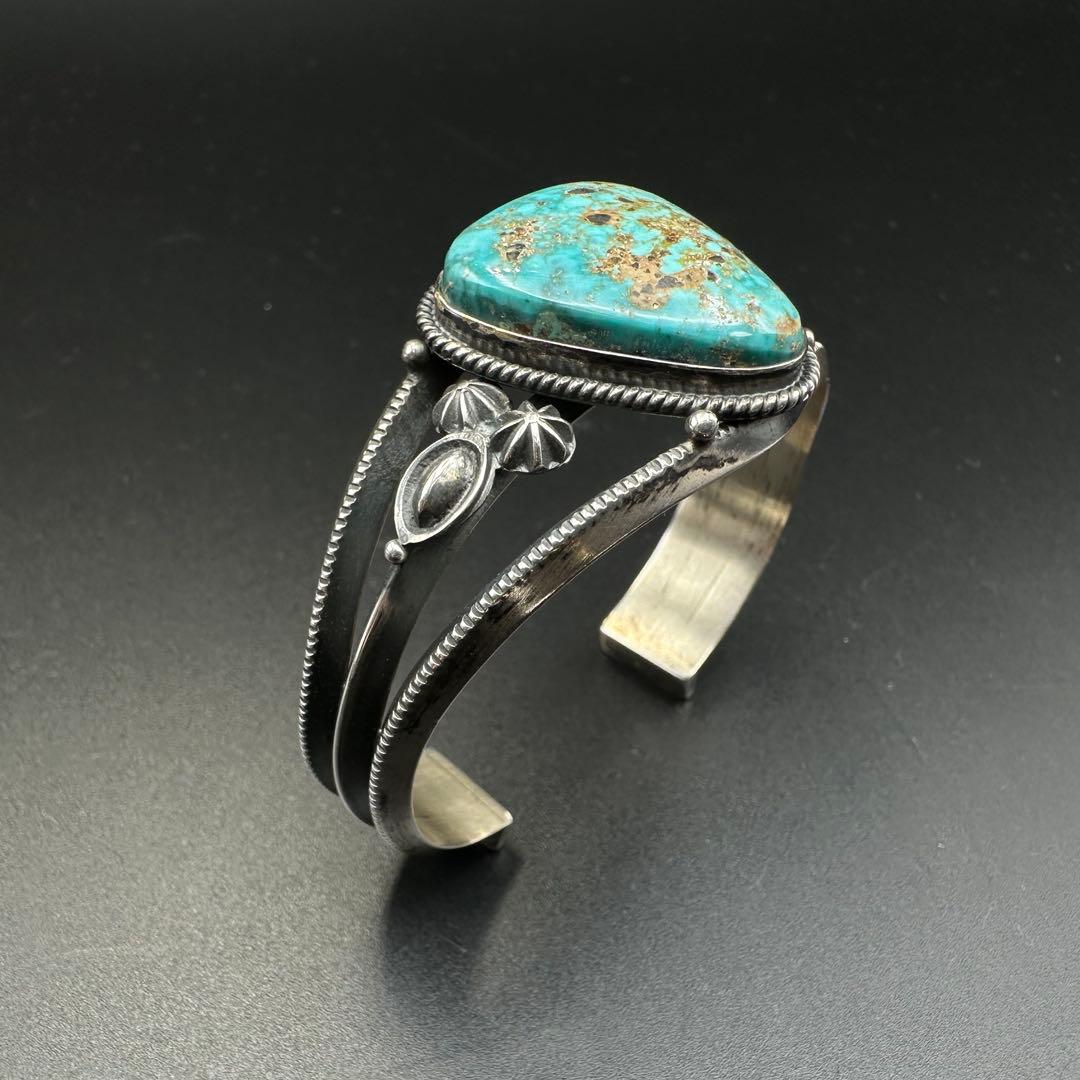 Navajo族 Steve arviso ターコイズ バングル チゼルワーク