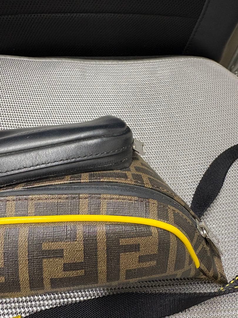 FENDI ボディバッグ・ウエストポーチ ブラウン/イエロー