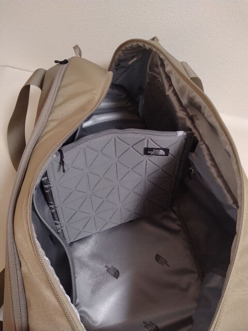 THE NORTH FACE ベージュ ダッフルバッグ