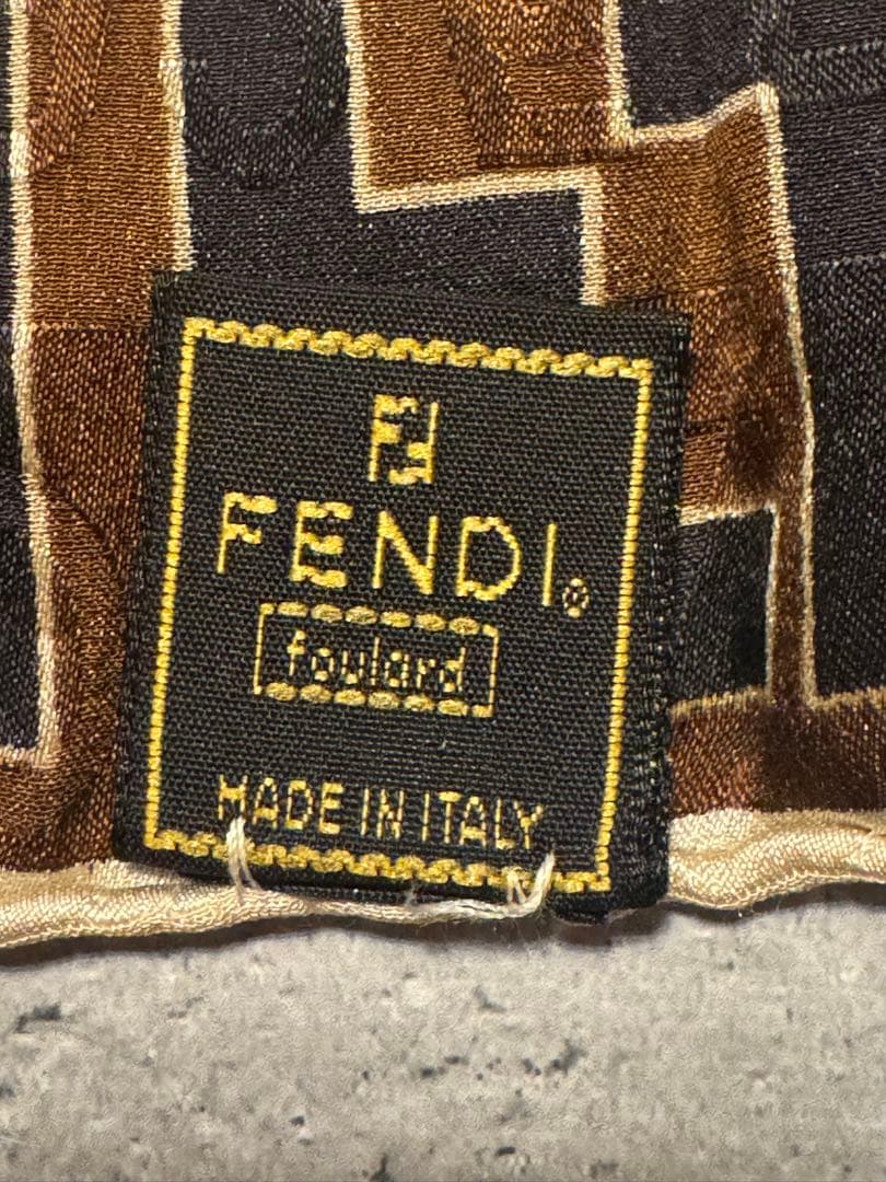 FENDI ロゴプリント シルクスカーフ 大判 約85cm x 85cm