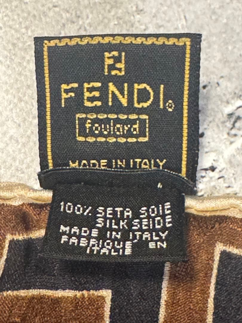 FENDI ロゴプリント シルクスカーフ 大判 約85cm x 85cm