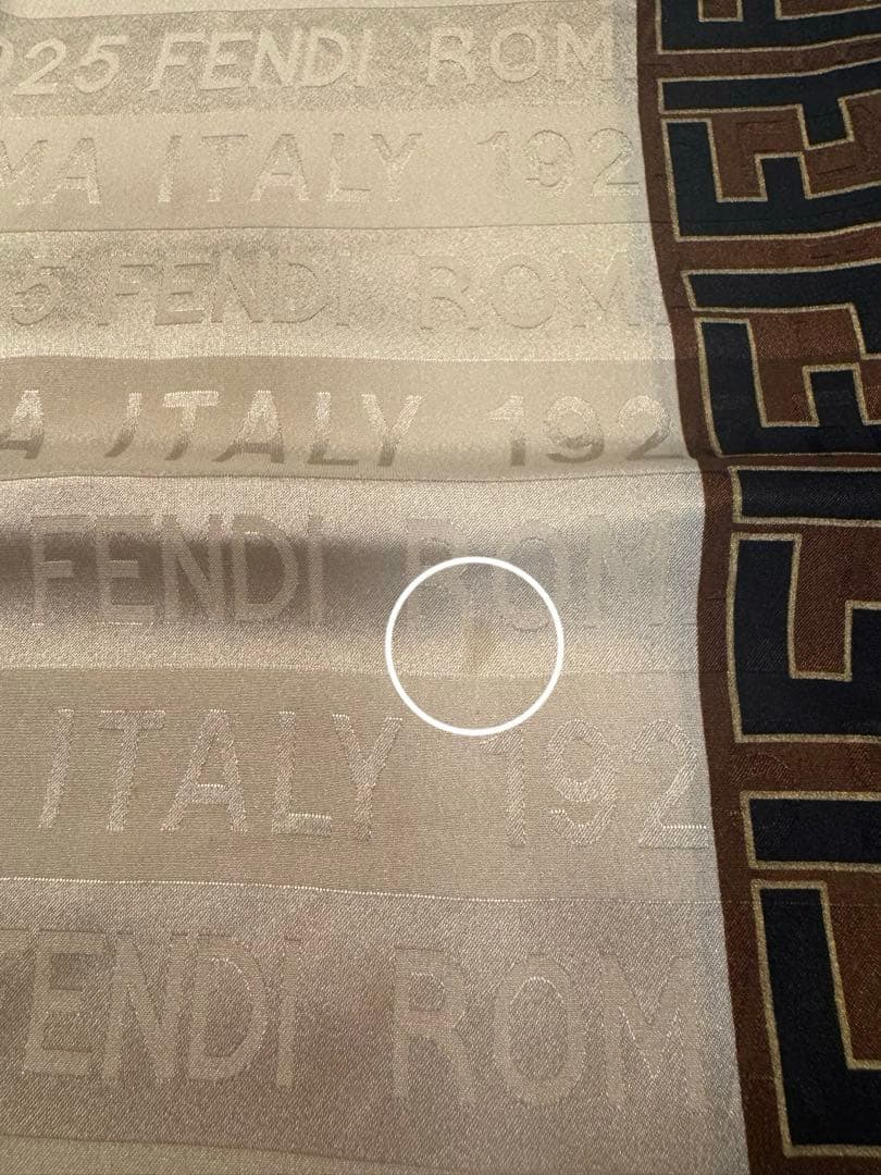 FENDI ロゴプリント シルクスカーフ 大判 約85cm x 85cm