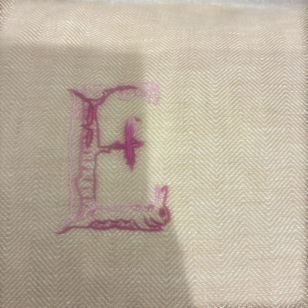 HERMES 刺繍 クッション 麻　30cm x 30cm