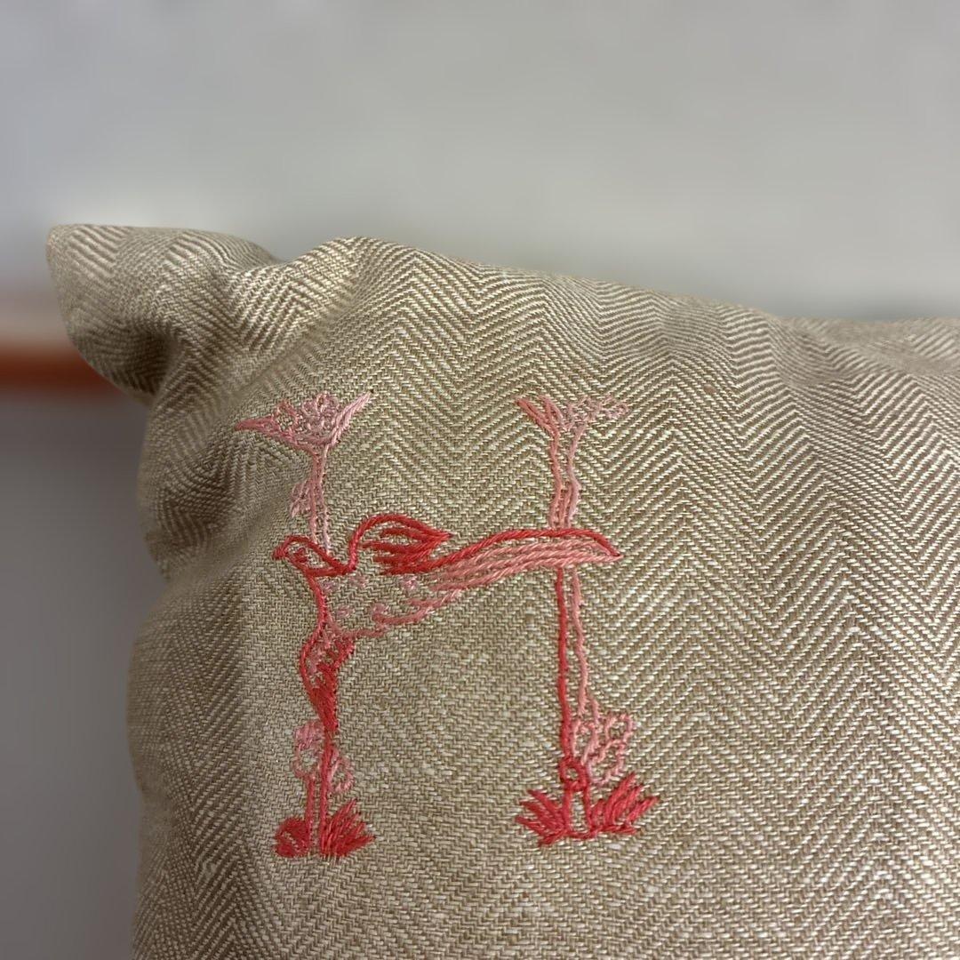 HERMES 刺繍 クッション 麻　30cm x 30cm