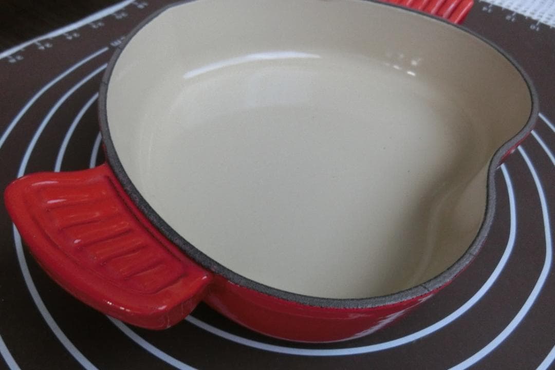 Le Creuset　直径約18ｃｍ　高さ約5ｃｍ