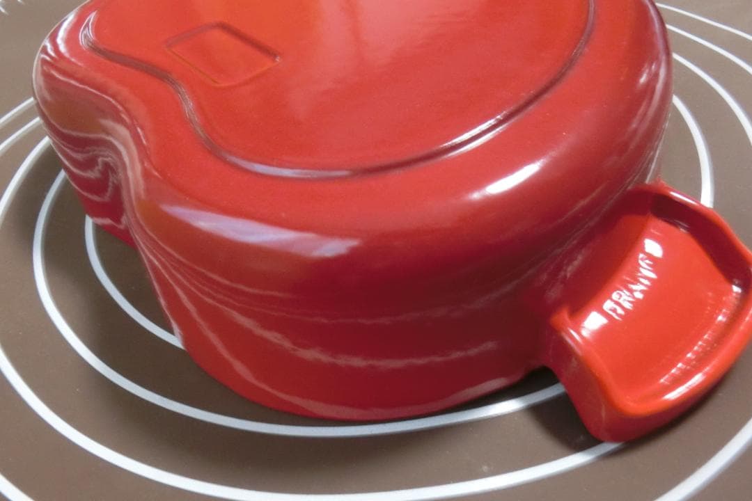 Le Creuset　直径約18ｃｍ　高さ約5ｃｍ