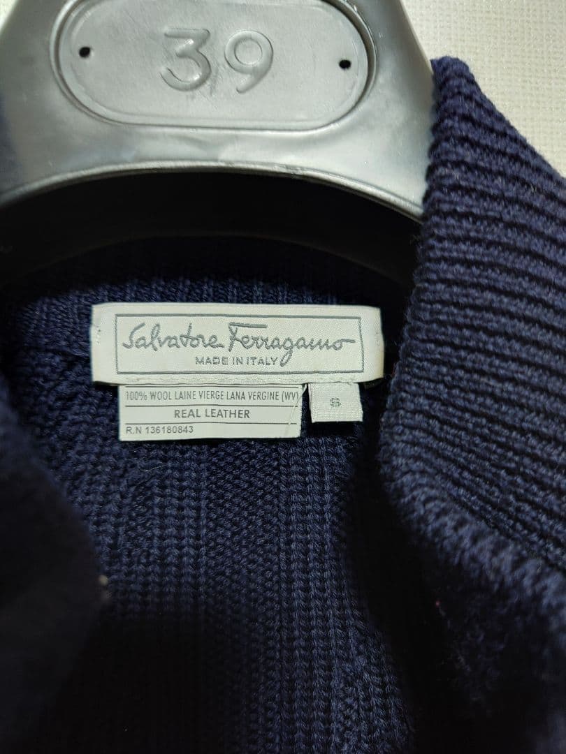 Salvatore Ferragamo ネイビージップアップカーディガン