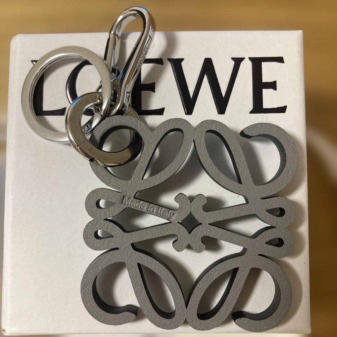 LOEWE レザー キーホルダー グレー 水色