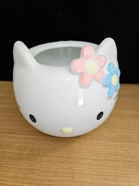 Y【未使用品】ハローキティ陶器製火鉢　フェイス型 　レア
