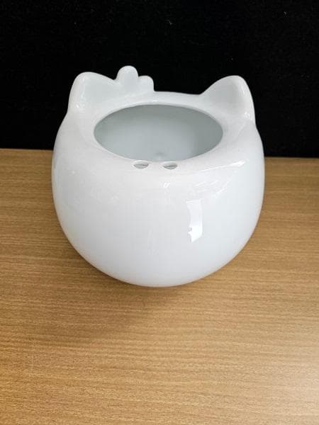 Y【未使用品】ハローキティ陶器製火鉢　フェイス型 　レア
