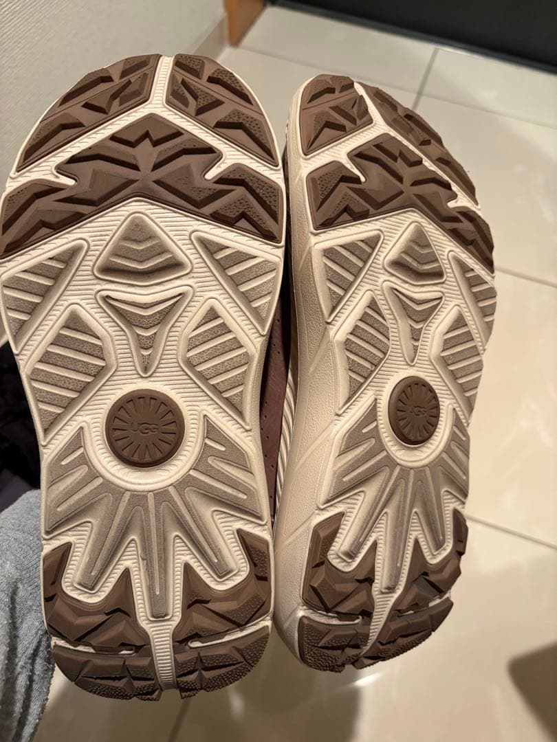 UGG 厚底 スニーカー