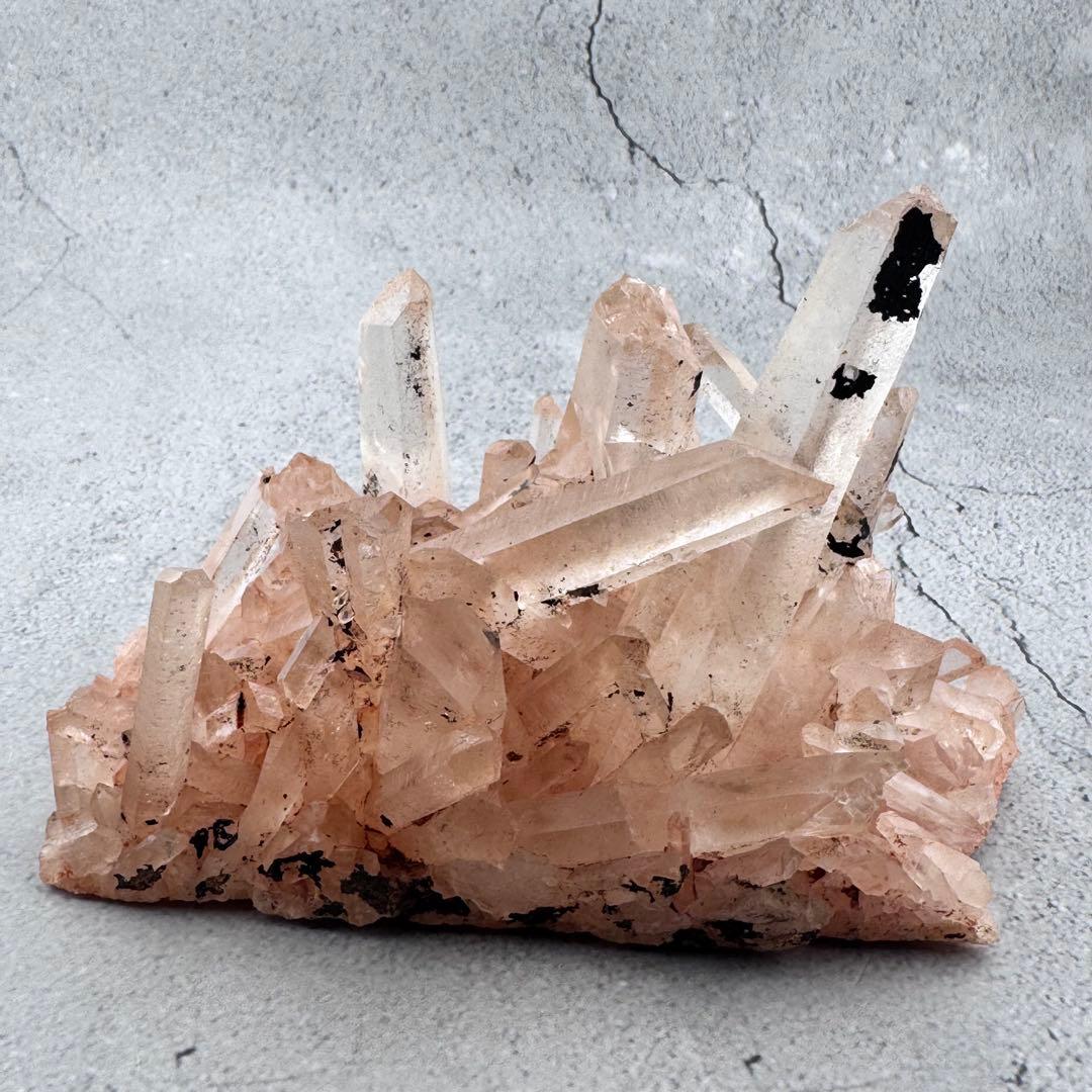 G-156マダガスカル産 オレンジピンククォーツクラスター 天然石　水晶原石