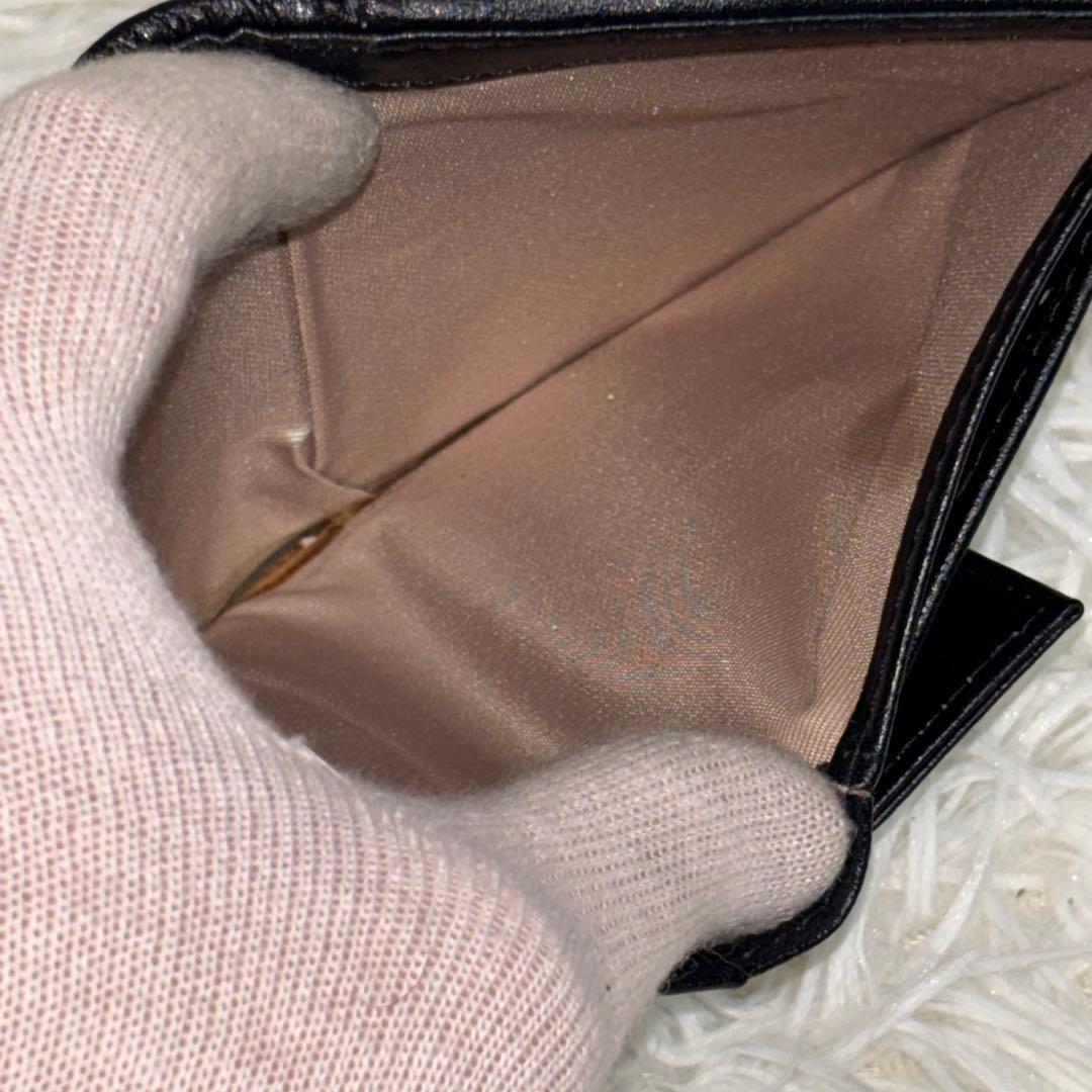 美品✨ミュウミュウ　折り財布　マテラッセ コンパクトウォレット レザー　ロゴ