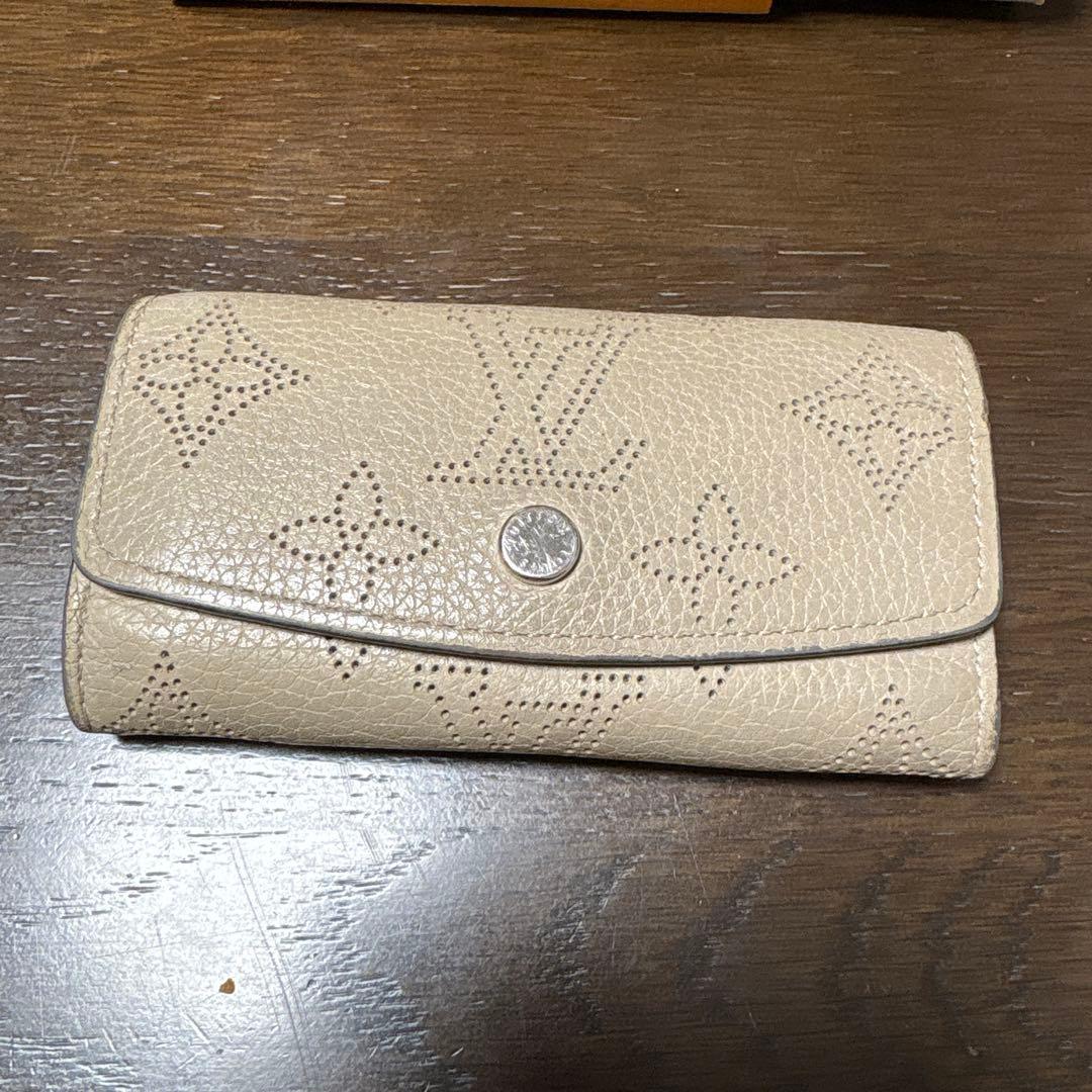 LOUIS VUITTON ベージュ レザー キーケース