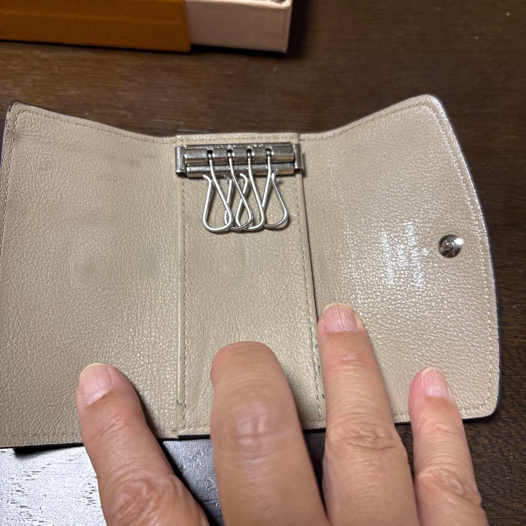 LOUIS VUITTON ベージュ レザー キーケース