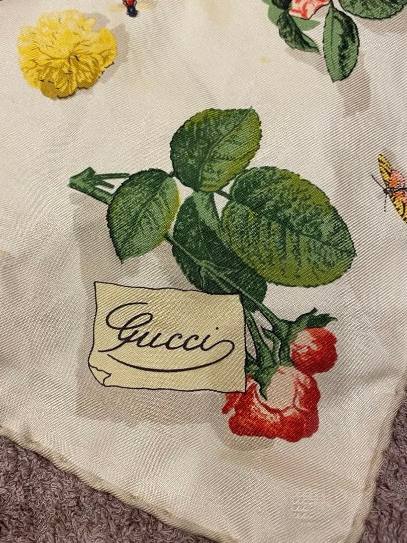 希少 GUCCI スカーフとポケットチーフの２枚セット