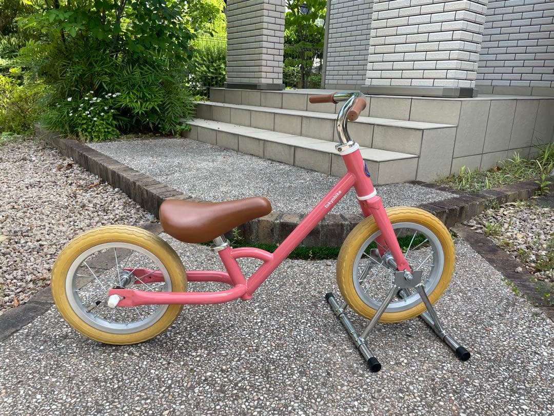 tokyo bikepaddle12インチモモ色、バイクスタンド、ヘルメット付き