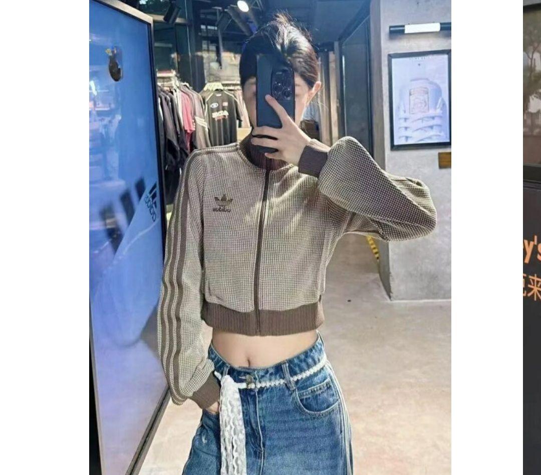 アディダス クロップ トラックトップ