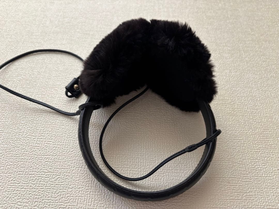 美品 GUCCI ブラックファーイヤーマフ 収納袋付き