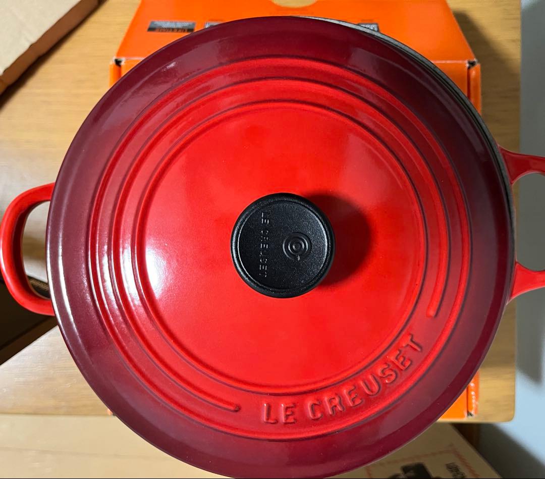 未使用 ル・クルーゼ ココット・ロンド 22 cm チェリーレッド