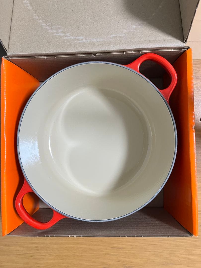 未使用 ル・クルーゼ ココット・ロンド 22 cm チェリーレッド