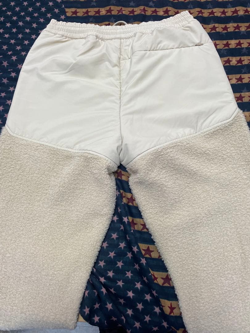 新品モンクレール ベージュパンツ S