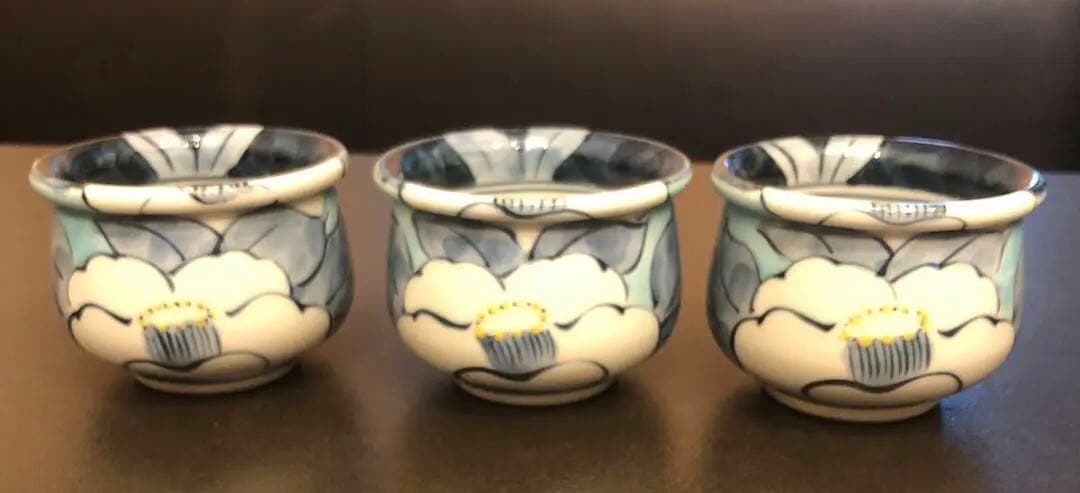有田焼　陶祥窯 古赤絵花紋 湯呑み 日本酒カップ　　　　椿 小鉢　3客
