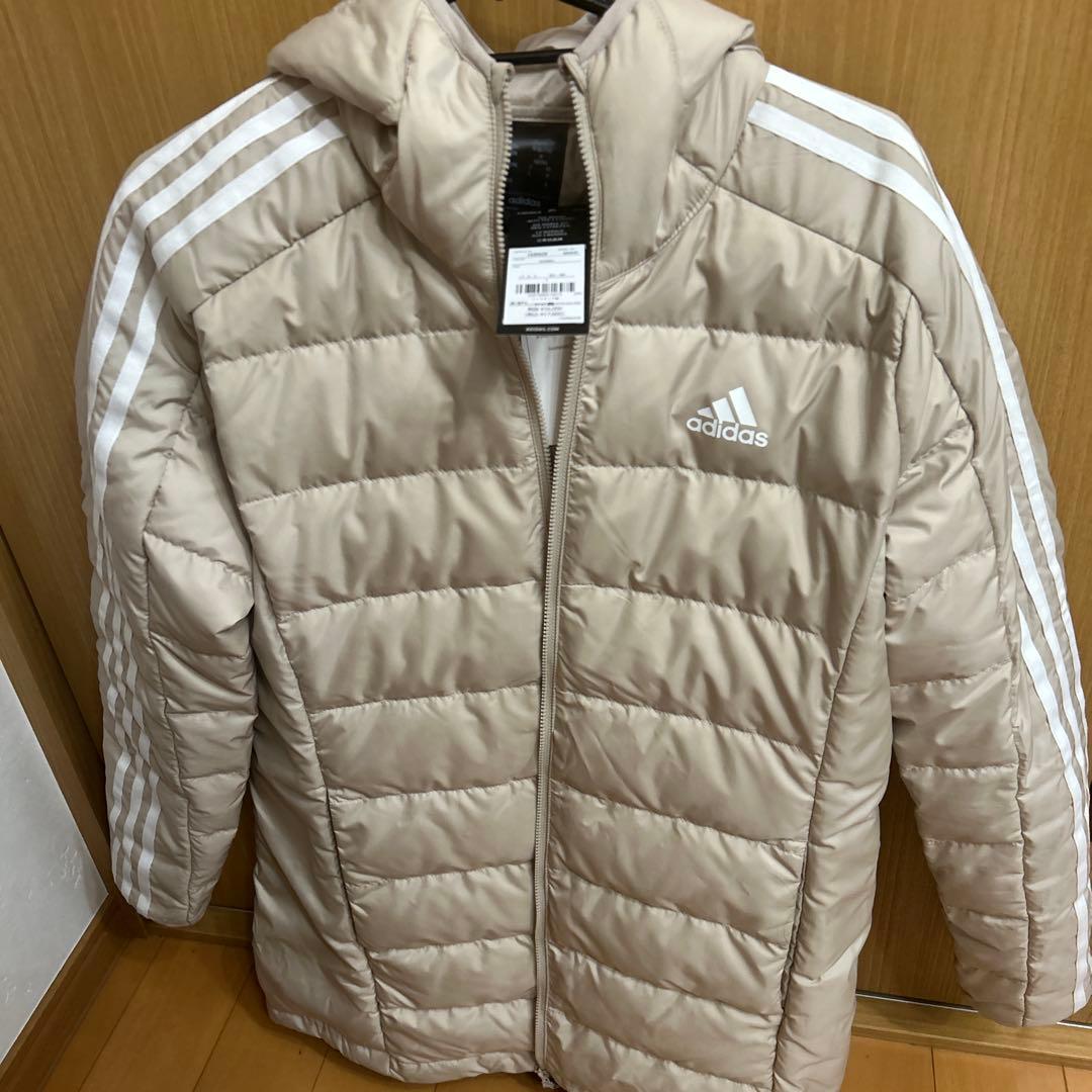 adidasダウン＆フェザー腰丈ベージュM〜L定価17.000円30分着用のみ