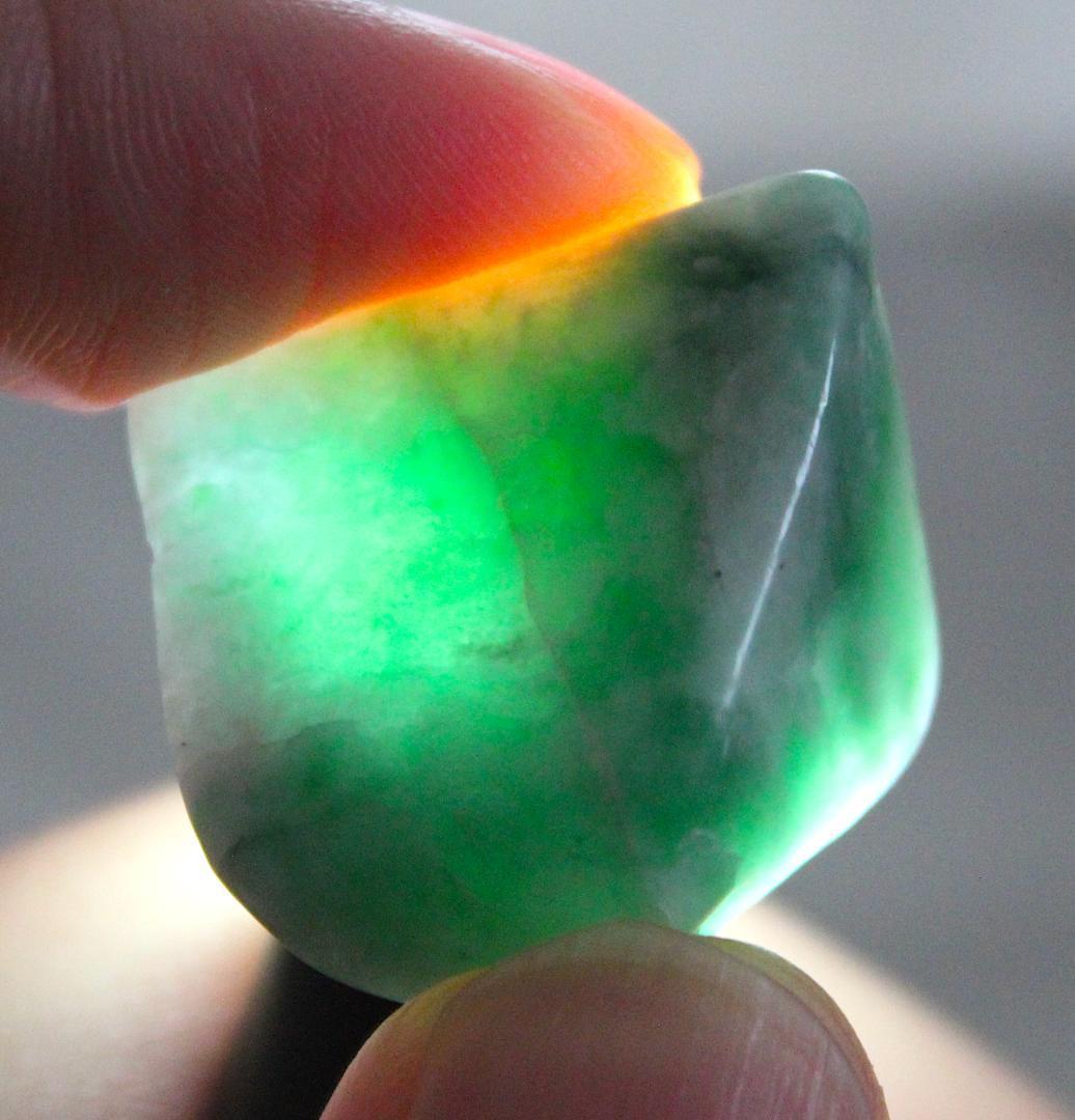 ［お菓子みたいな美翡翠］糸魚川翡翠 原石 タンブル 8.9g