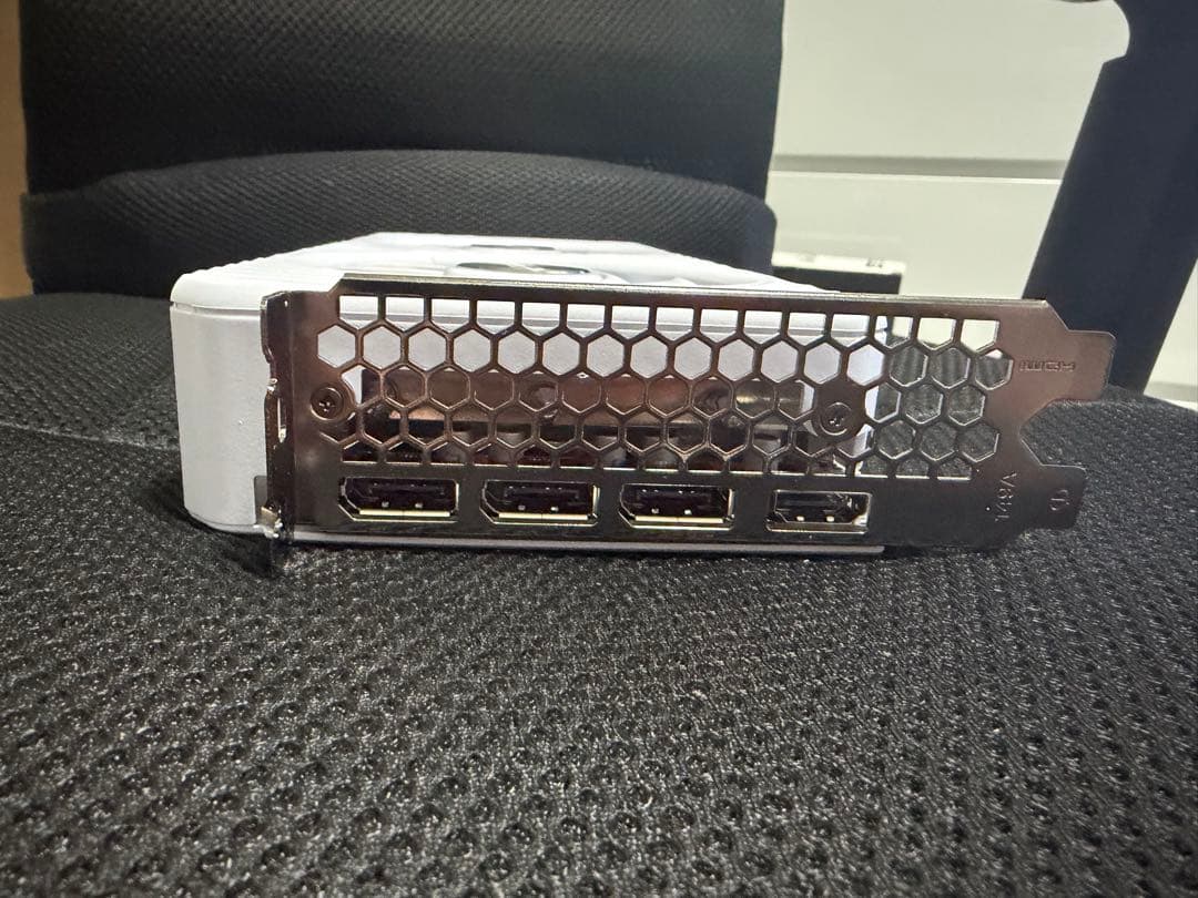 グラフィックボード・グラボ・ビデオカード Palit GeForce RTX 5060 Ti White OC 16GB