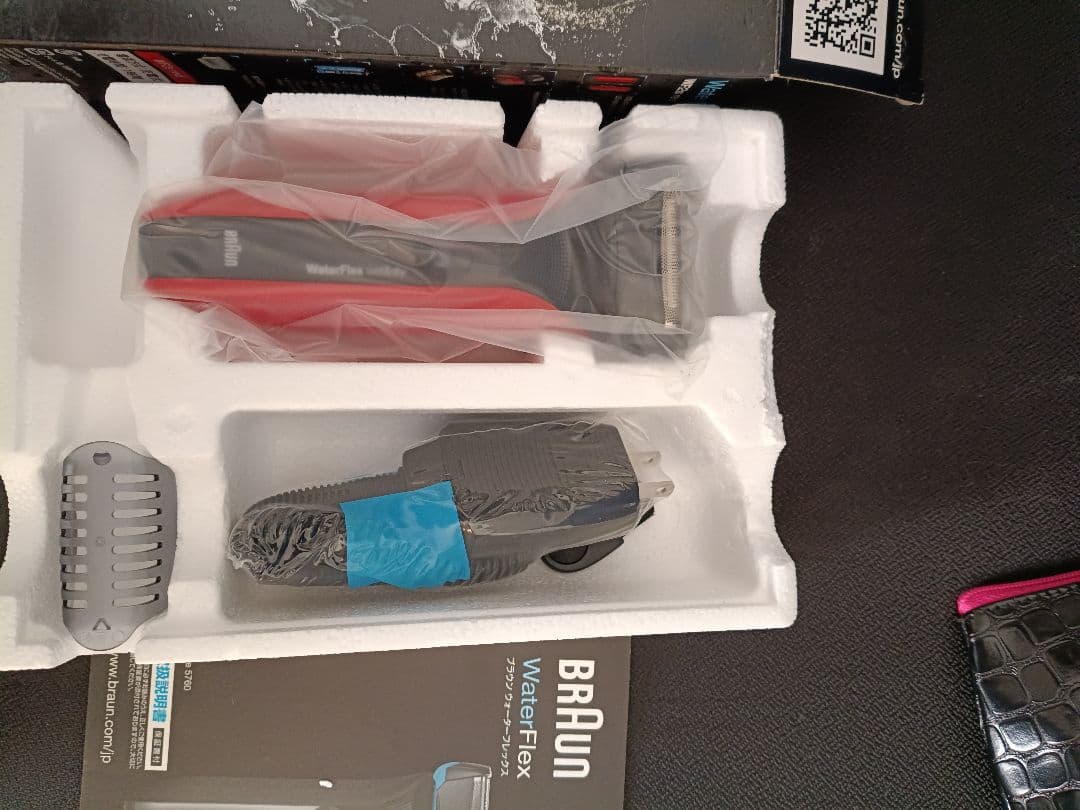 BRAUN WaterFlex メンズ電気シェーバー2代と替刃4つ。