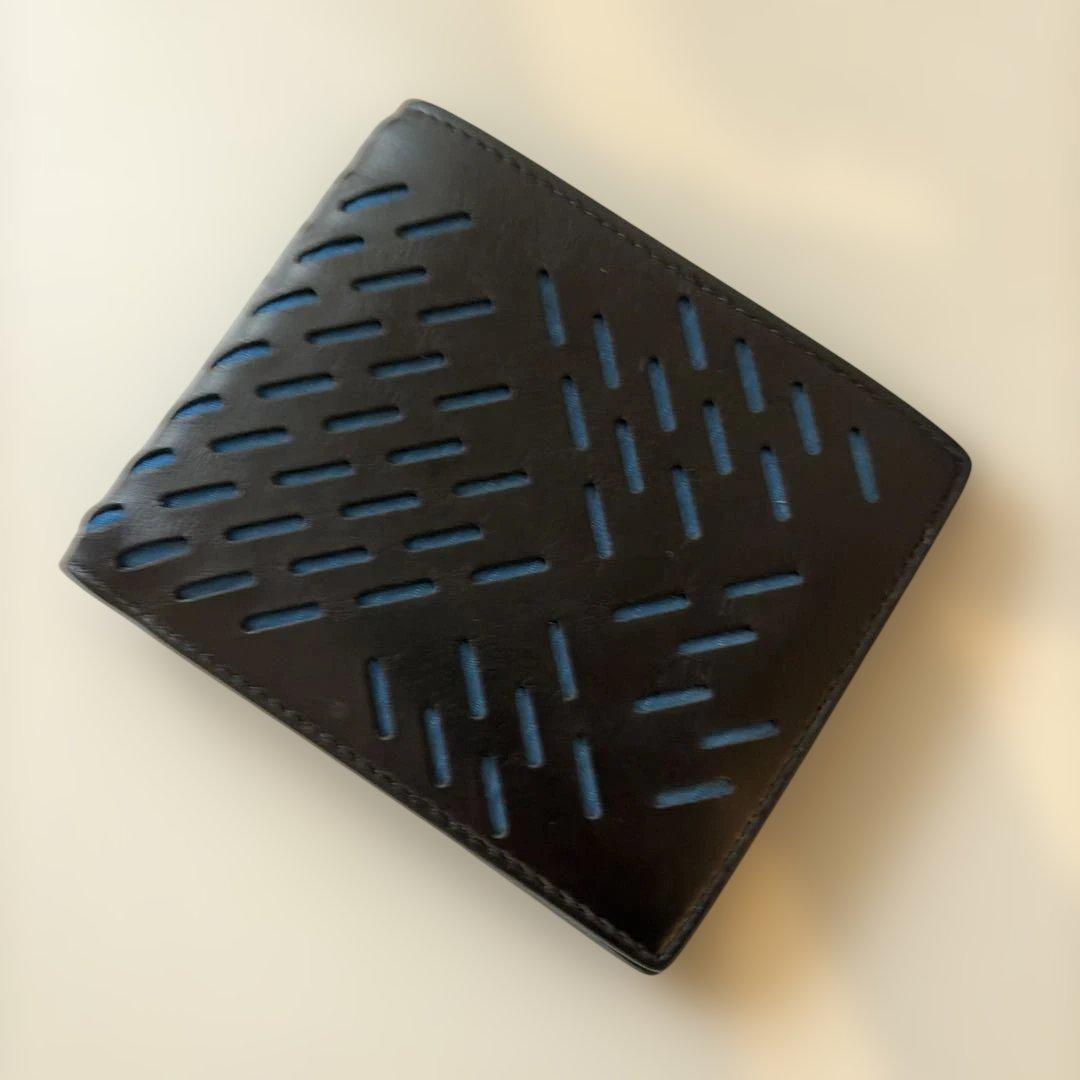 Bottega Veneta 二つ折り財布 黒と青