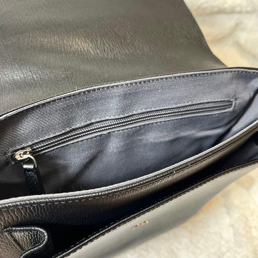 Salvatore Ferragamo ショルダーバッグ 黒 レザー　フェラガモ