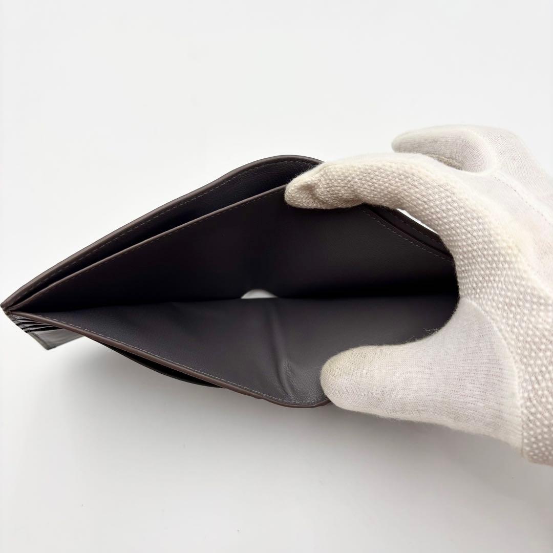 新品未使用 バレンシアガ 二つ折り財布 エンボス モノグラム レザー グレー