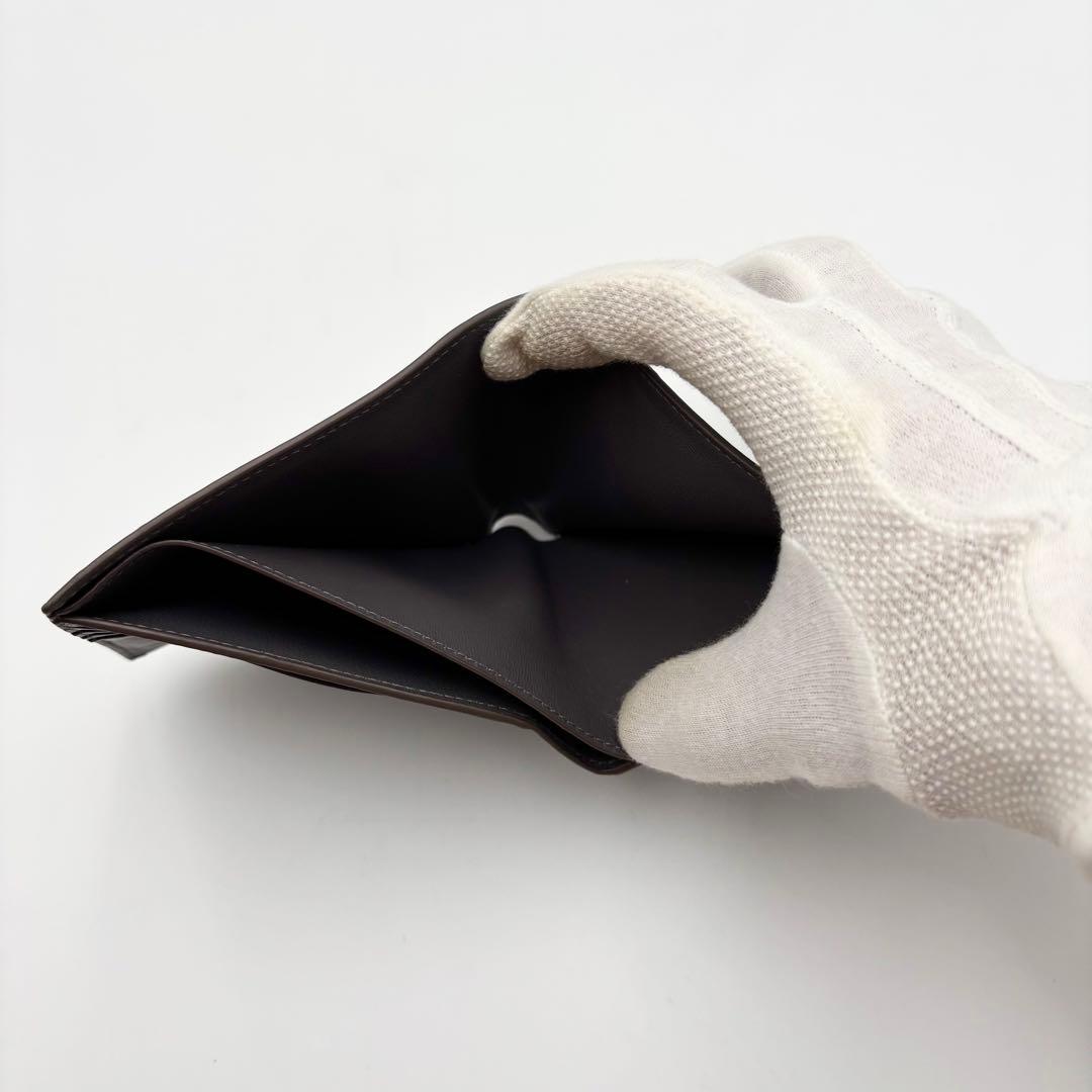 新品未使用 バレンシアガ 二つ折り財布 エンボス モノグラム レザー グレー