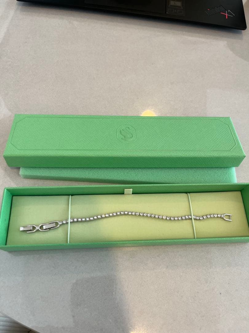 【限定値下げ中】【未使用】SWAROVSKI シルバーチェーンブレスレット