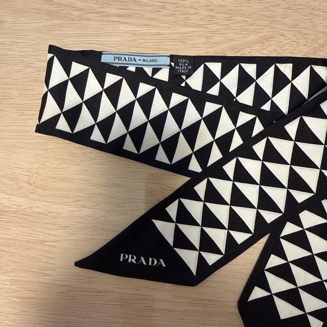 PRADA プラダ　トライアングル プリント シルク リボンスカーフ　黒