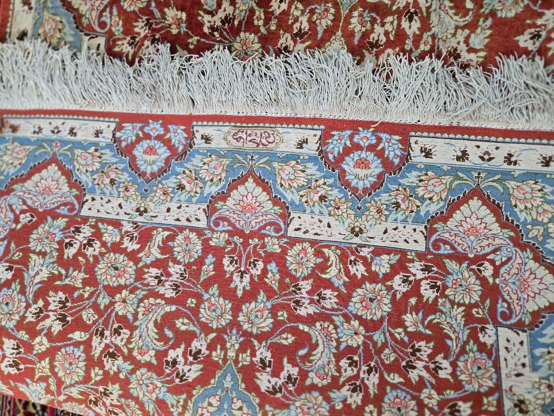ペルシャ絨毯 クム産Ahmadi工房本物保証手織りシルク126cm×80cm