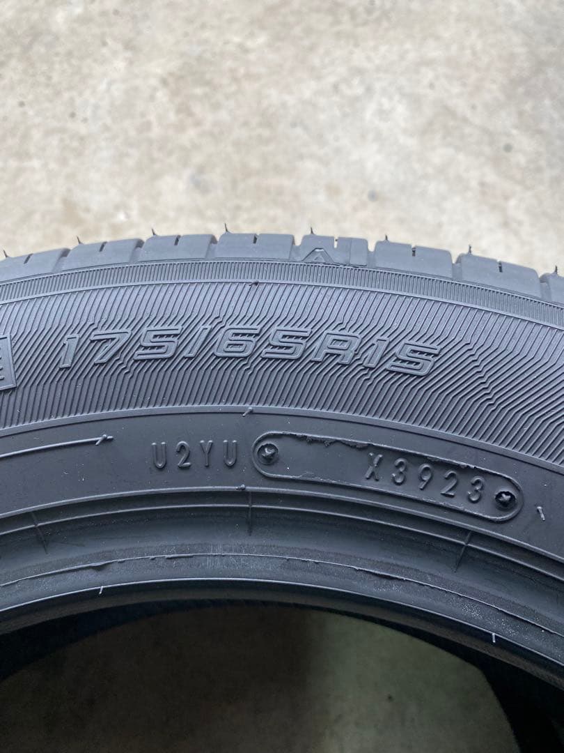 シルバー仮面様★175/65 R15 グッドイヤー　2本　①★