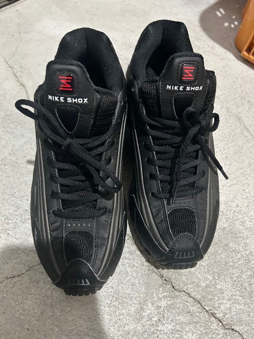 靴 NIKE SHOX R4 BLACK