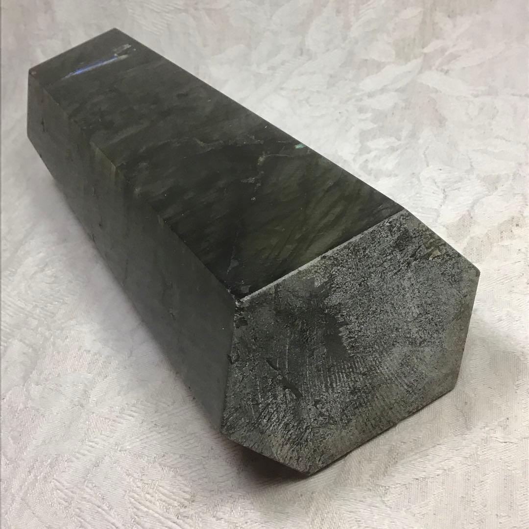 約3Kg 大きい ラブラドライト 六角柱 マダガスカル産 曹灰長石